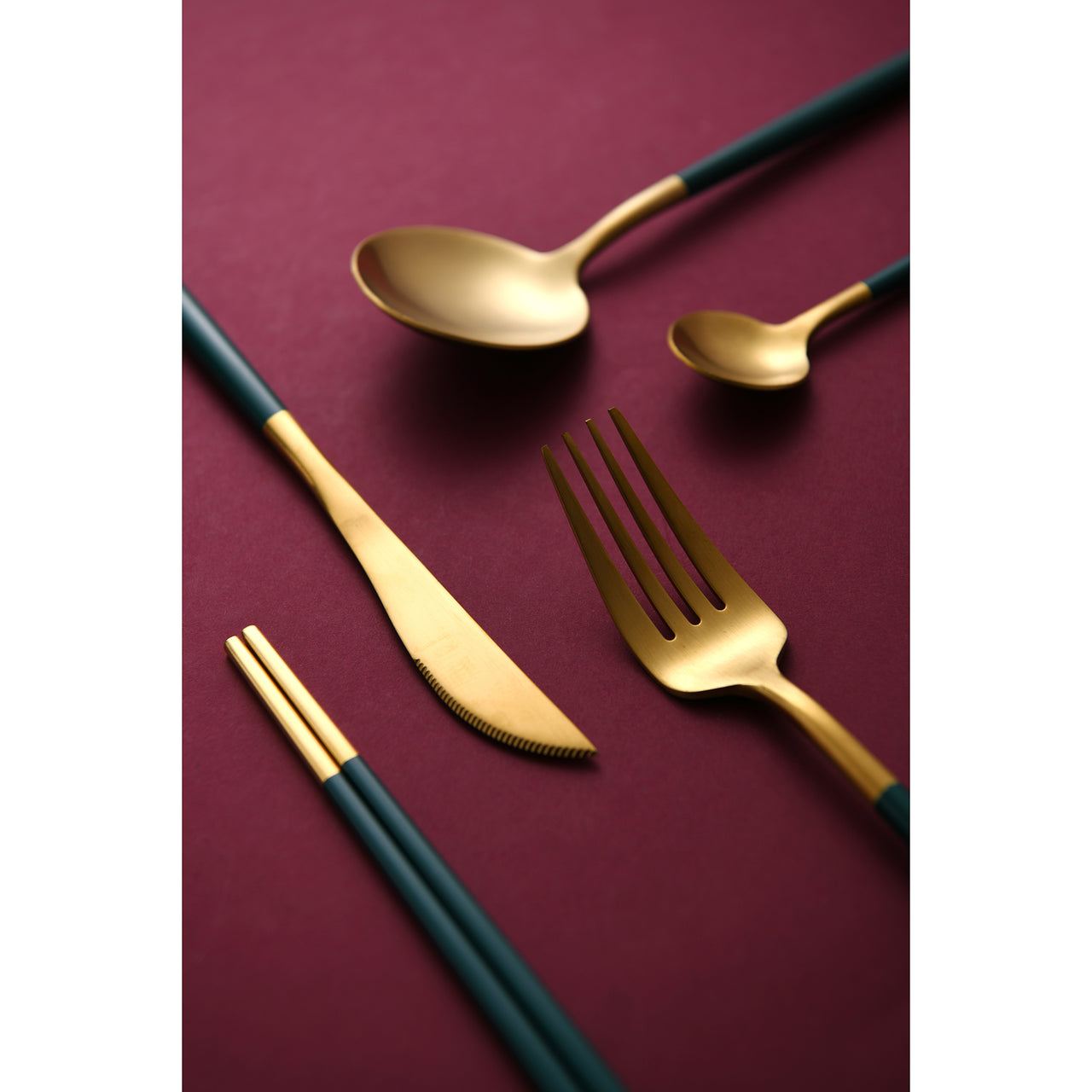 30 Piece Green & Gold Cutlery Set